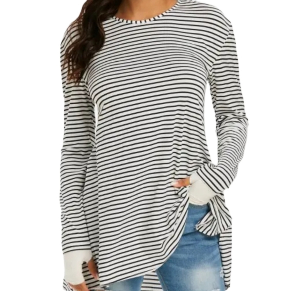 Women's Size M Long sleeve Round neck  Striped  Top  Thumb holes Black & White